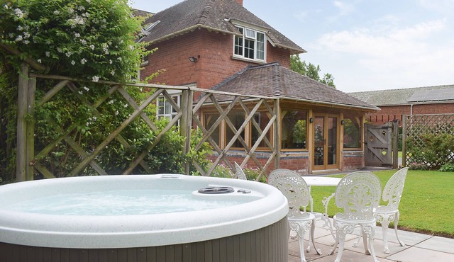 2 bedroom accommodation in Letton