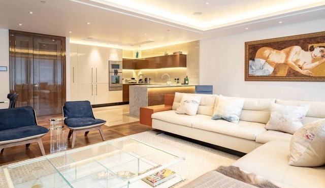 2 bedroom accommodation in London