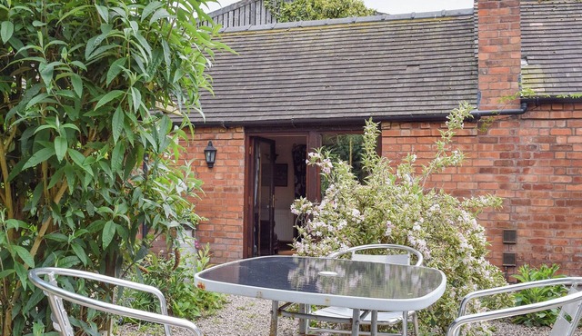 2 bedroom accommodation in Upper Welland, near Malvern