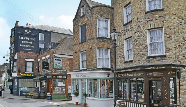 2 bedroom accommodation in Margate