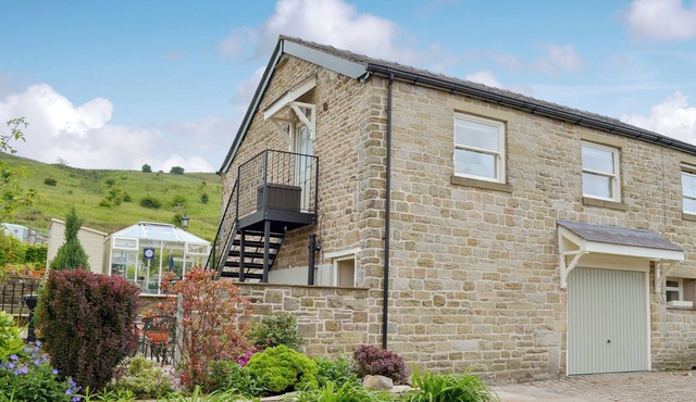 2 bedroom accommodation in Mossley