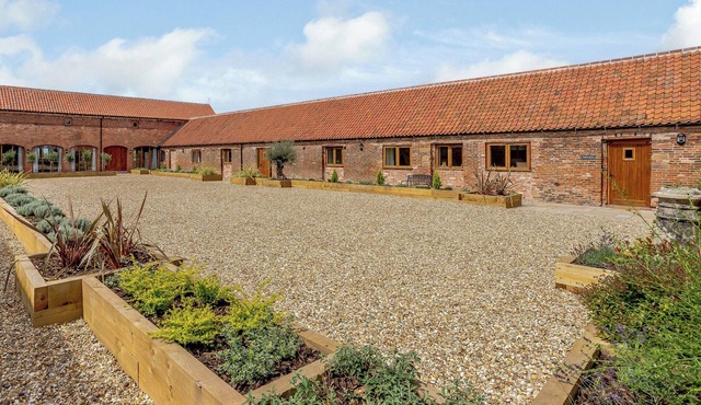 2 bedroom accommodation in East Stoke, near Newark