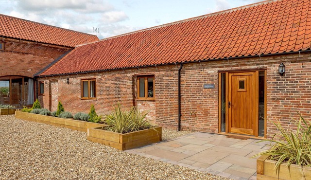 2 bedroom accommodation in East Stoke, near Newark