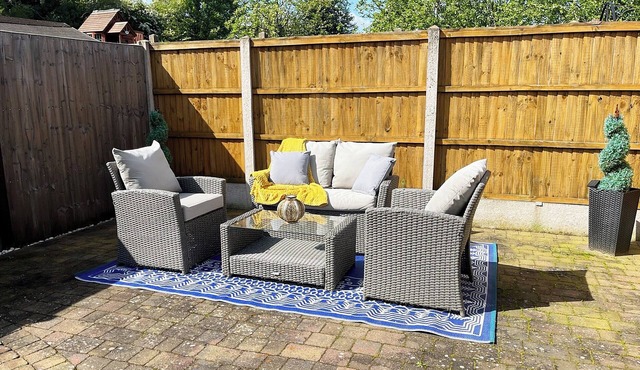 2 bedroom accommodation in Edwinstowe, near Mansfield