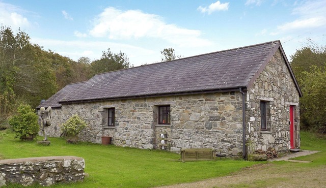 2 bedroom accommodation in Fachongle Ganol, near Newport