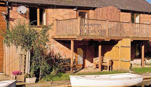 2 bedroom accommodation in Wayford Bridge, near Stalham