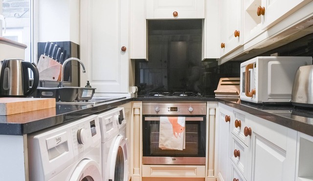 2 bedroom accommodation in Luddendenfoot, near Halifax