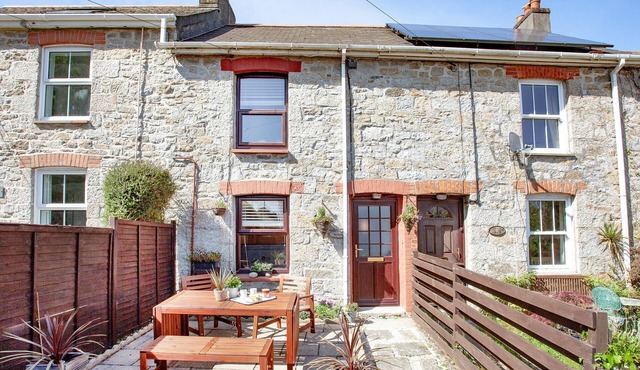 2 bedroom accommodation in Mabe, near Penryn