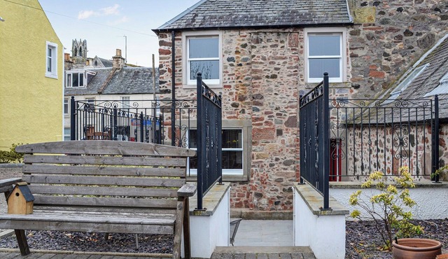 2 bedroom accommodation in Abernethy, Perth