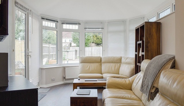 2 bedroom accommodation in Poole