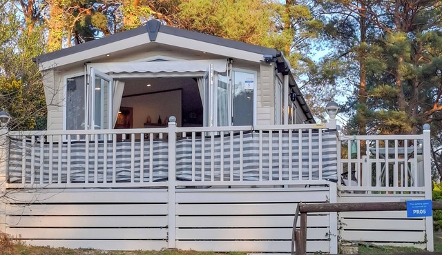 2 bedroom accommodation in Poole