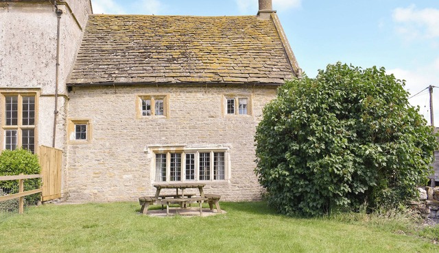 2 bedroom accommodation in Glanvilles Wootton, near Sherborne