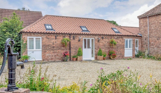 2 bedroom accommodation in Laneham, near Lincoln