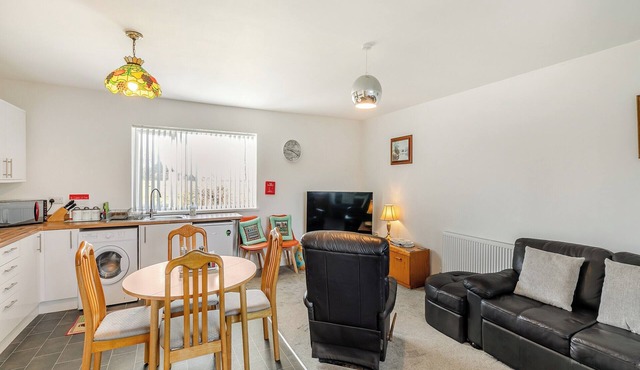 2 bedroom accommodation in Codnor, near Ripley