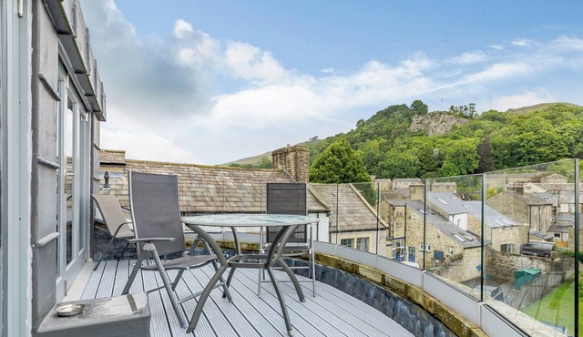 2 bedroom accommodation in Settle