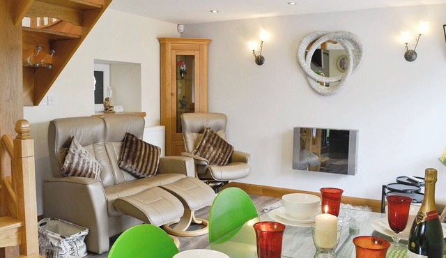 2 bedroom accommodation in Pontarddulais, near Llanelli