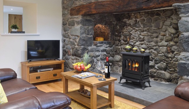 2 bedroom accommodation in Bryncrug, near Tywyn