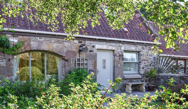 2 bedroom accommodation in Drumcrosshall, Bathgate near Edinburgh