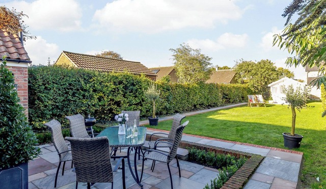 2 bedroom accommodation in Holt