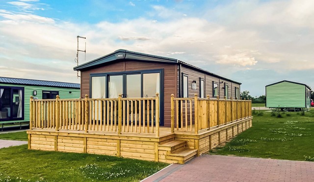 2 bedroom accommodation in Tunstall, Nr Hull