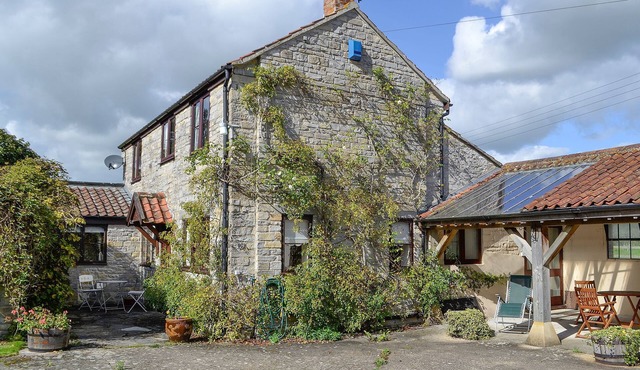 2 bedroom accommodation in Knole