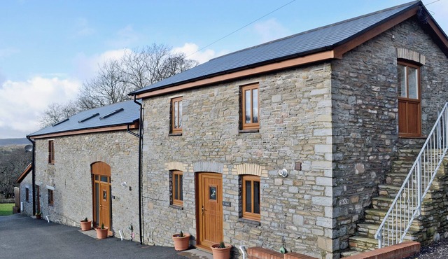 2 bedroom accommodation in Rhos, near Pontardawe