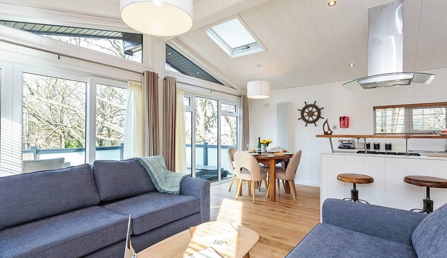 2 bedroom accommodation in Wootton Bridge, Nr Cowes