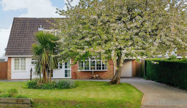 2 bedroom accommodation in Upton