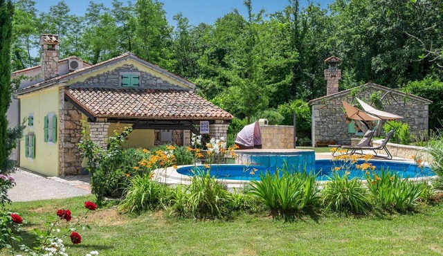 2 bedroom accommodation in Labin