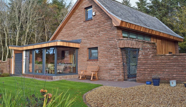 2 bedroom accommodation in Ayr