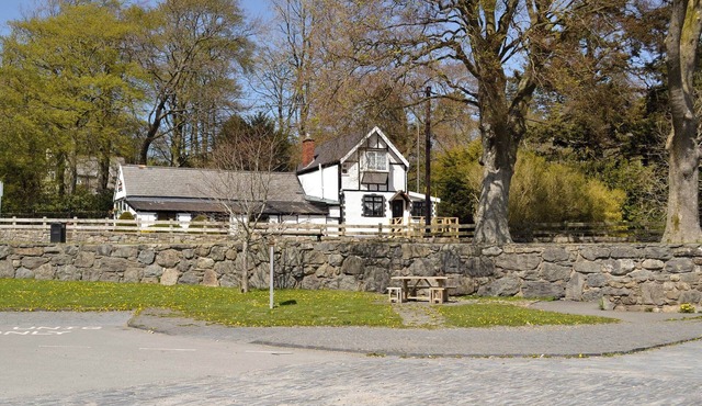 2 bedroom accommodation in Bala