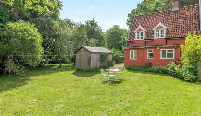 2 bedroom accommodation in Eye