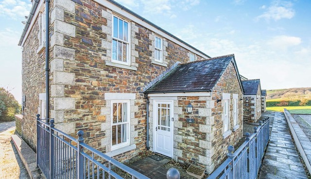 2 bedroom accommodation in Penpillick, Nr Fowey