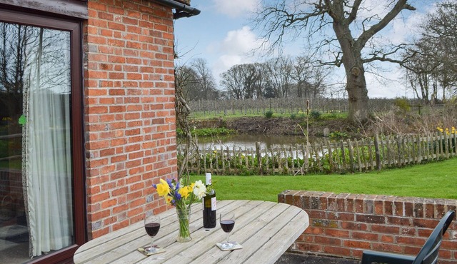 2 bedroom accommodation in Peasmarsh, nr Rye