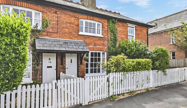 2 bedroom accommodation in Lyndhurst, near Brockenhurst