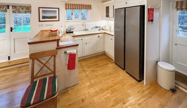 2 bedroom accommodation in Warehorne, Ashford