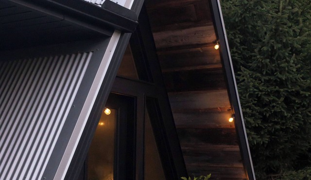 2-bedroom Aframe cabin in delightful Sugarcreek.