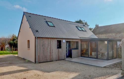 2 Bedroom Amazing Home In Flottemanville-Hague