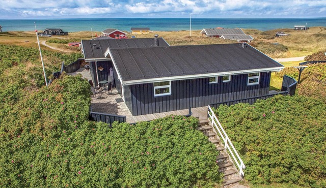 2 bedroom amazing home in Hjørring