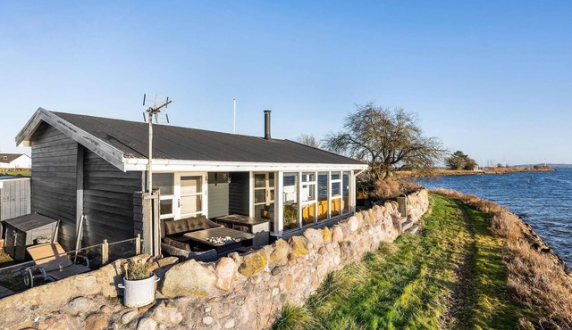 2 bedroom amazing home in Otterup