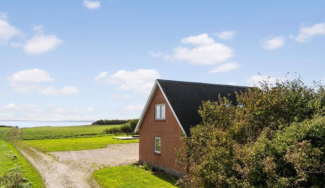2 bedroom amazing home in Thyholm