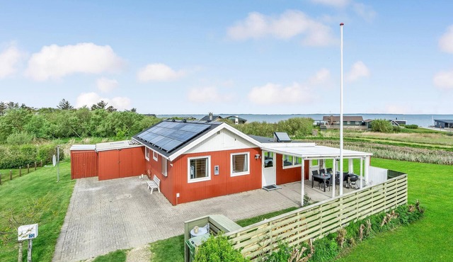 2 bedroom amazing home in Vinderup