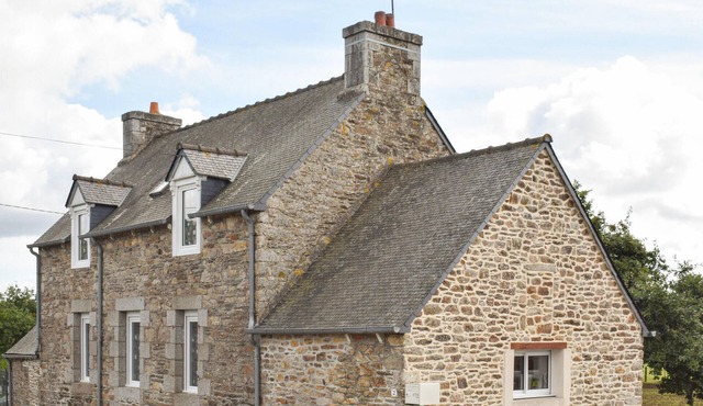 2 bedroom amazing home in Brélidy