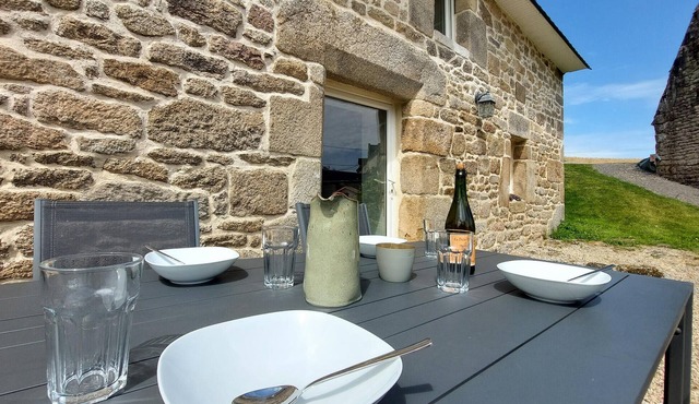 2 bedroom amazing home in Melrand