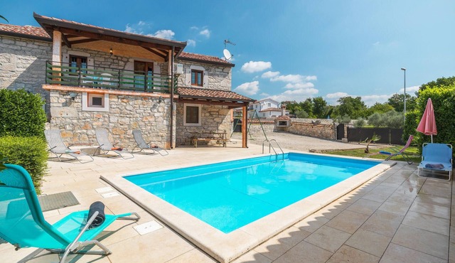 2 bedroom amazing home in Visnjan