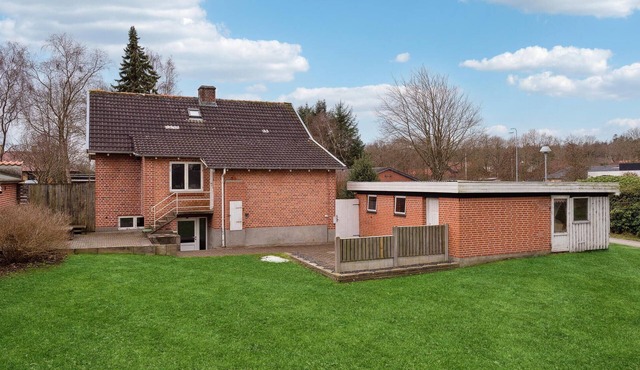 2 bedroom amazing home in Sørvad