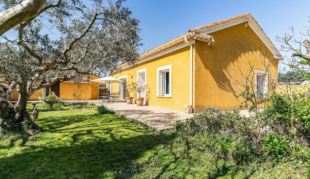 2 bedroom amazing home in Noves