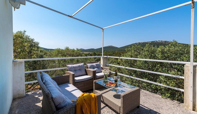 2 bedroom amazing home in Molat
