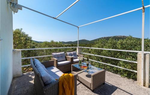 2 Bedroom Amazing Home In Molat