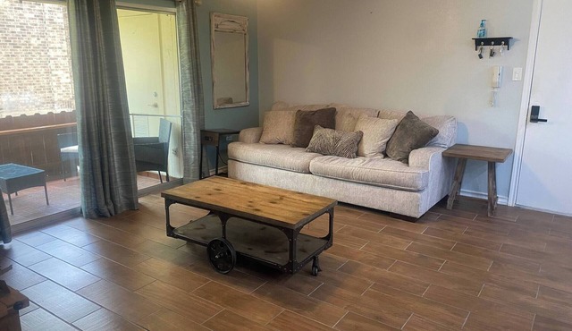 2 bedroom and 2 bathroom Condominium in Medical Center
